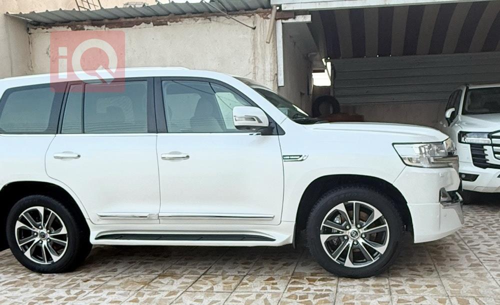 تويوتا لاندكروزر